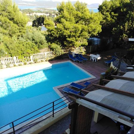 Villa Panoramica Immersa Nel Verde Porto Pino Exterior photo