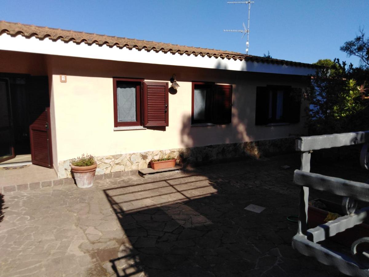 Villa Panoramica Immersa Nel Verde Porto Pino Exterior photo