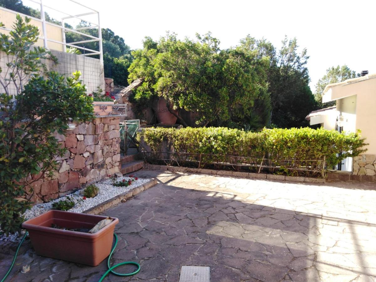 Villa Panoramica Immersa Nel Verde Porto Pino Exterior photo