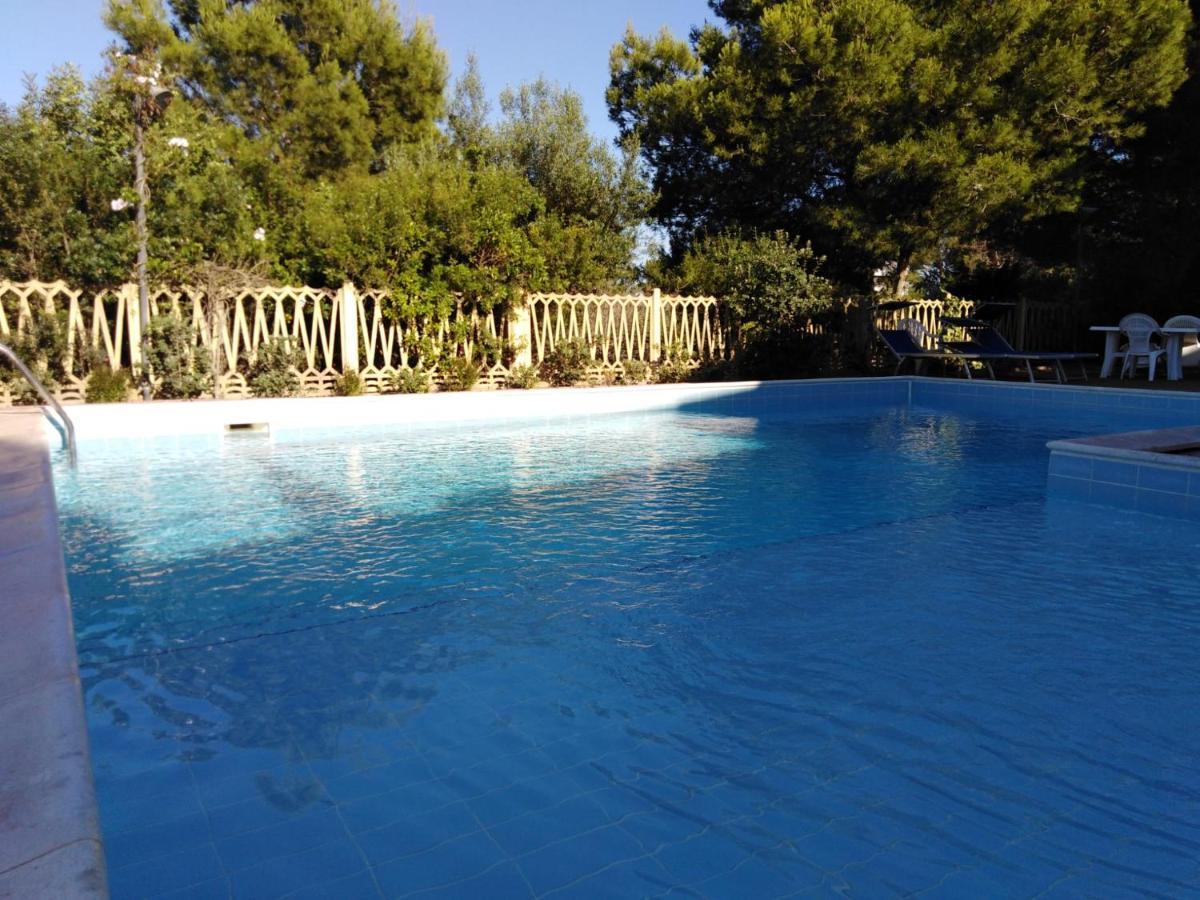 Villa Panoramica Immersa Nel Verde Porto Pino Exterior photo